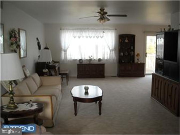 429 Country Way Mickleton, NJ 08056 - Photo 10 of 17 Living Room