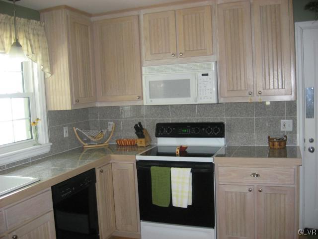 4189 Howertown Road Northampton, PA 18067 - Photo 3 of 35 Gallery Image 3