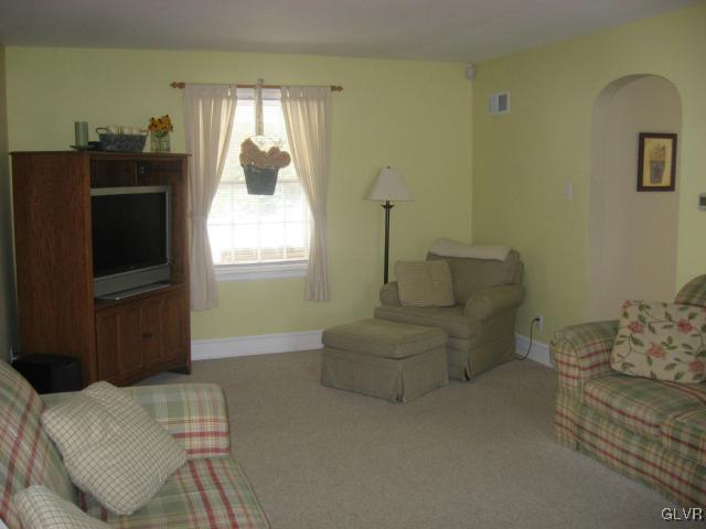 4189 Howertown Road Northampton, PA 18067 - Photo 8 of 35 Gallery Image 8