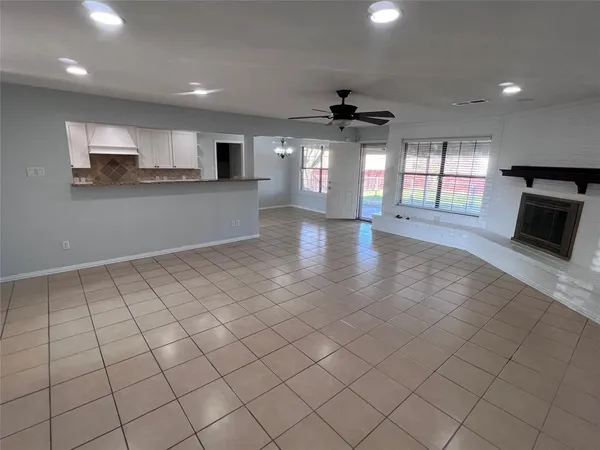 $2,500 | 818 Fairlawn Drive, Duncanville, TX 75116