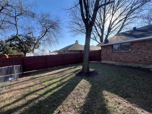 $2,500 | 818 Fairlawn Drive, Duncanville, TX 75116