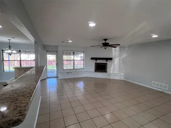 $2,500 | 818 Fairlawn Drive, Duncanville, TX 75116