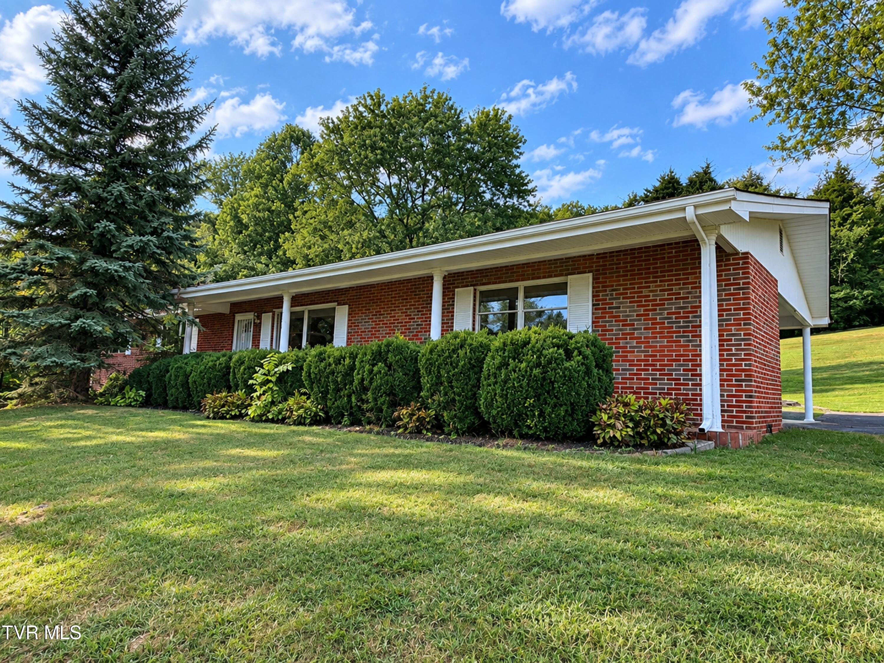 701 Pine Ridge Road Johnson City, TN 37601 - Photo 5 of 26 Front2