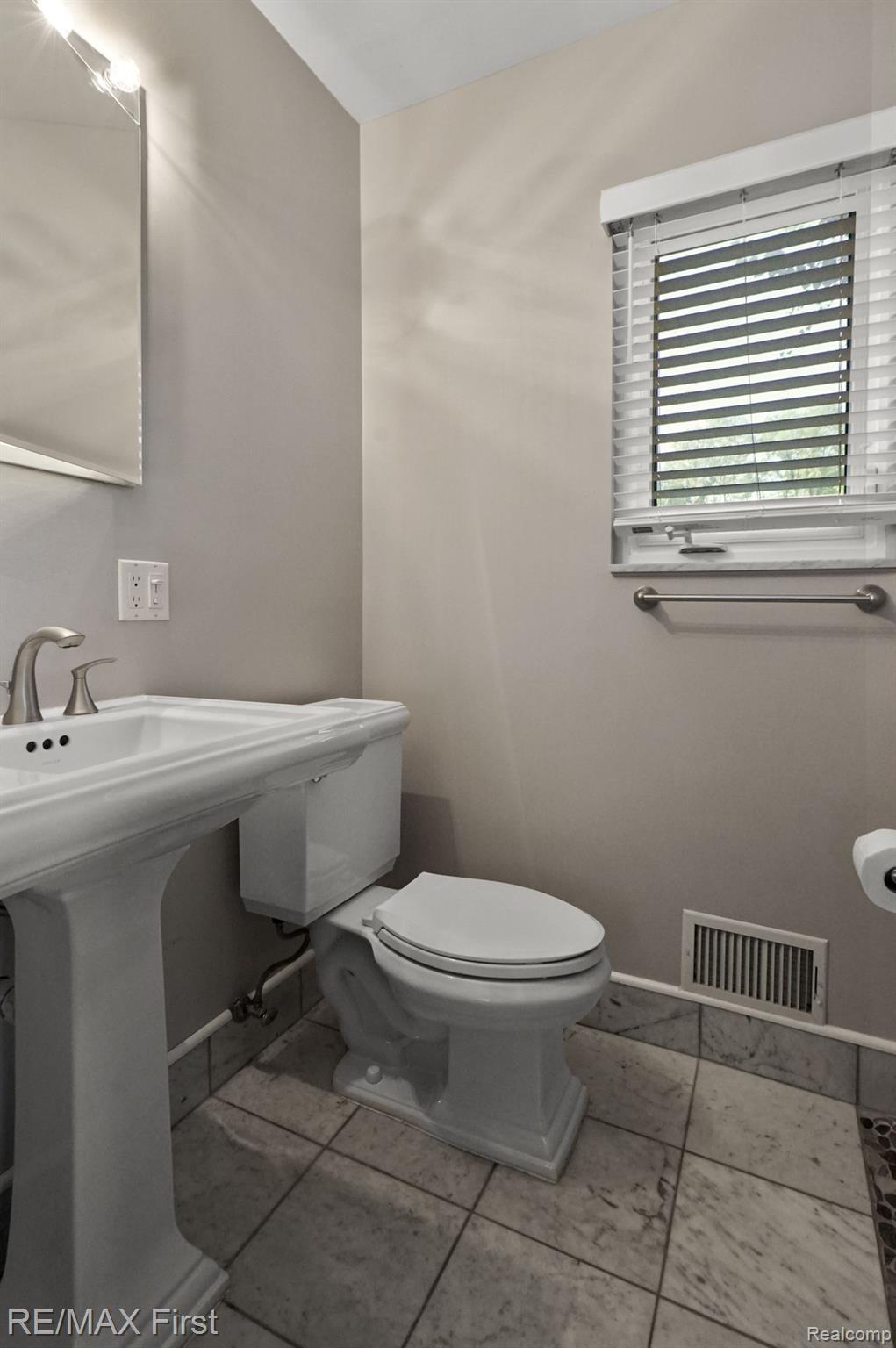 2268 Harvard Road Berkley, MI 48072 - Photo 26 of 44 Gallery Image 26