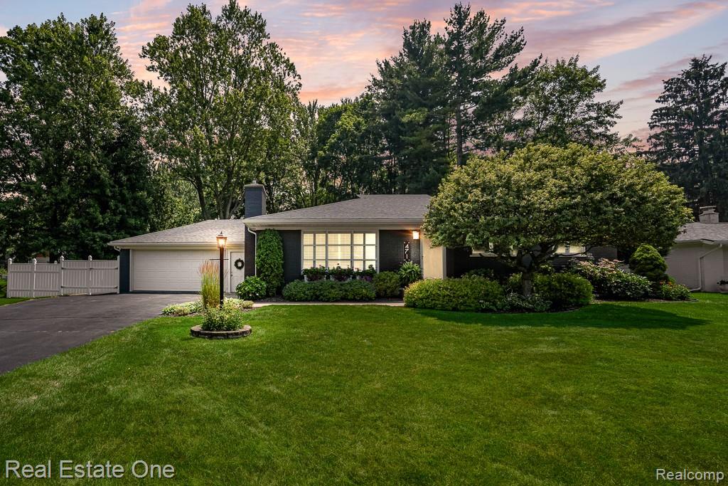 471 Elmhill Road Rochester Hills, MI 48306 - Photo 2 of 34