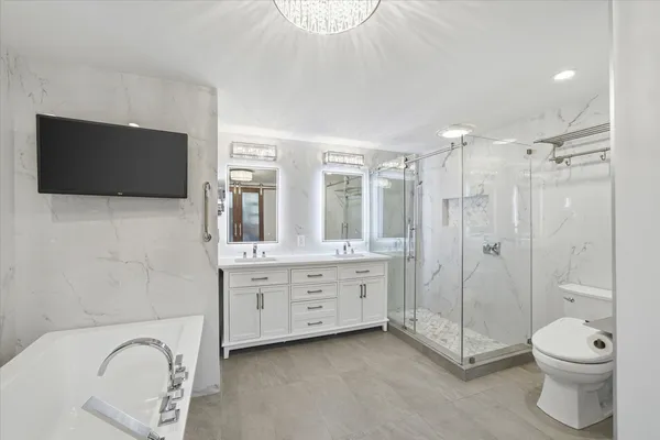 $1,195,000 | 10270 North Range Line Court, Mequon, WI 53092