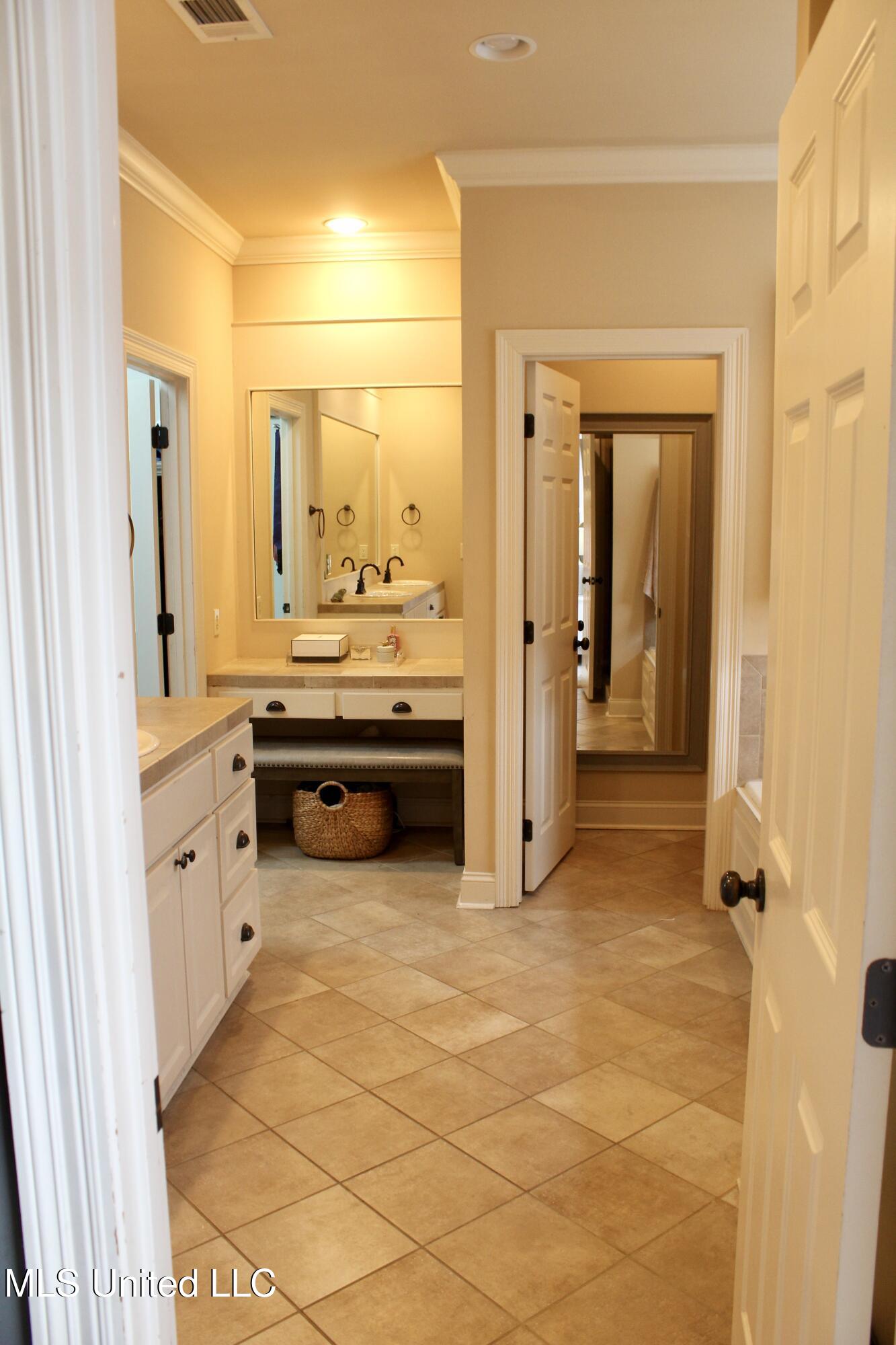 102 Wisteria Court Madison, MS 39110 - Photo 5 of 37 fullsizeoutput_1ff4