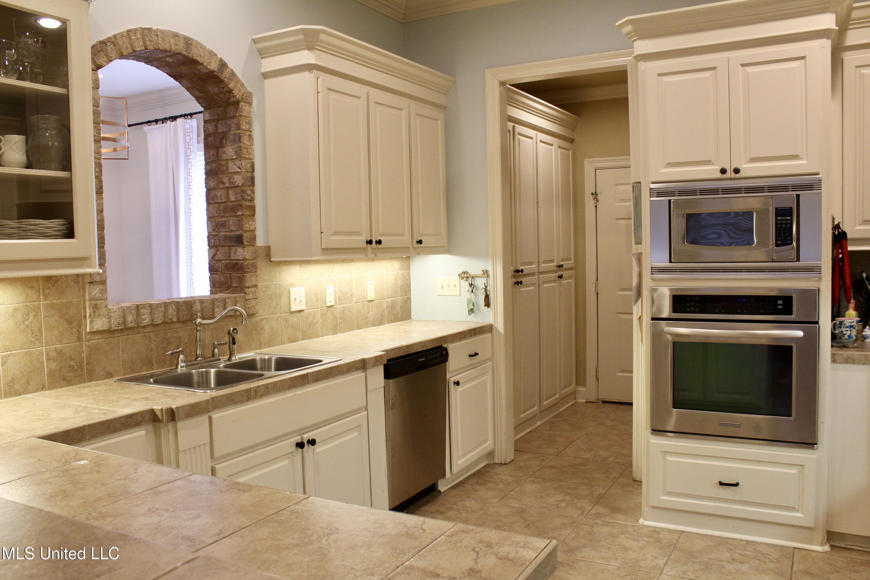 102 Wisteria Court Madison, MS 39110 - Photo 6 of 37 fullsizeoutput_1ffb