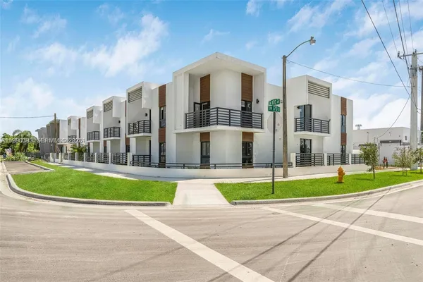 $2,500 | 16955 Southwest 100th Avenue, Unit 8, Miami, FL 33157