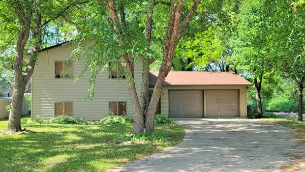 $2,295 | 512 Nelson Court, Northfield, MN 55057