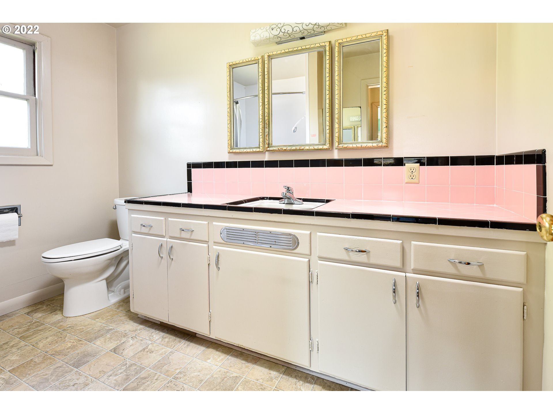 2308 Don Street Springfield, OR 97477 - Photo 14 of 30 a bathroom with a sink and a toilet