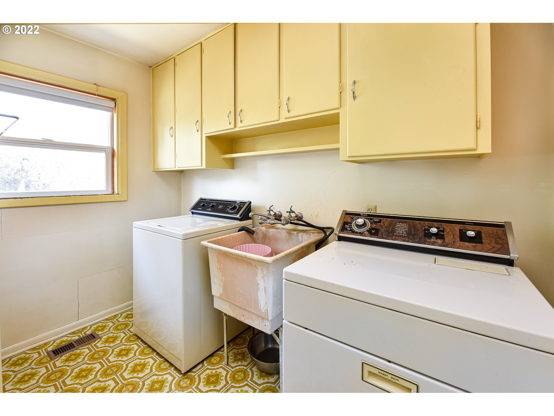 2308 Don Street Springfield, OR 97477 - Photo 17 of 30 a utility room with dryer and washer