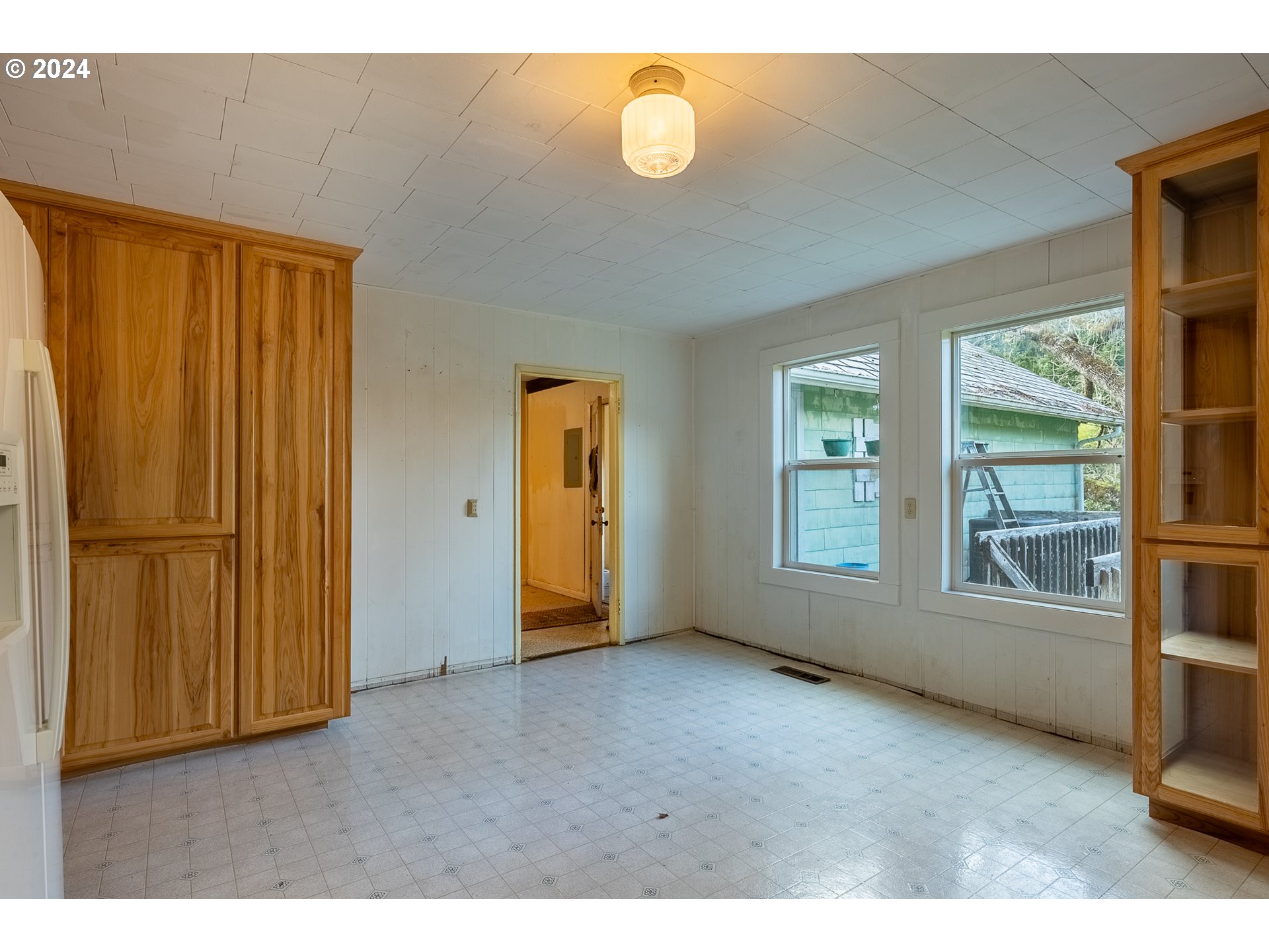 9400 Highway 126 Mapleton, OR 97453 - Photo 15 of 32 Kitchen/Dining Room