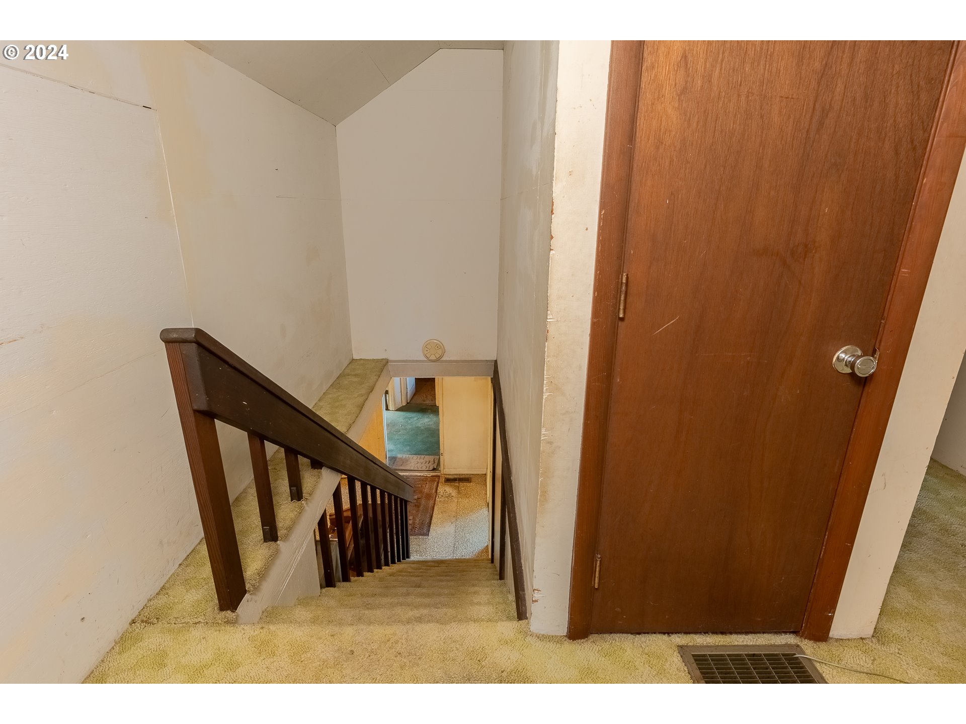9400 Highway 126 Mapleton, OR 97453 - Photo 21 of 32 Hallway