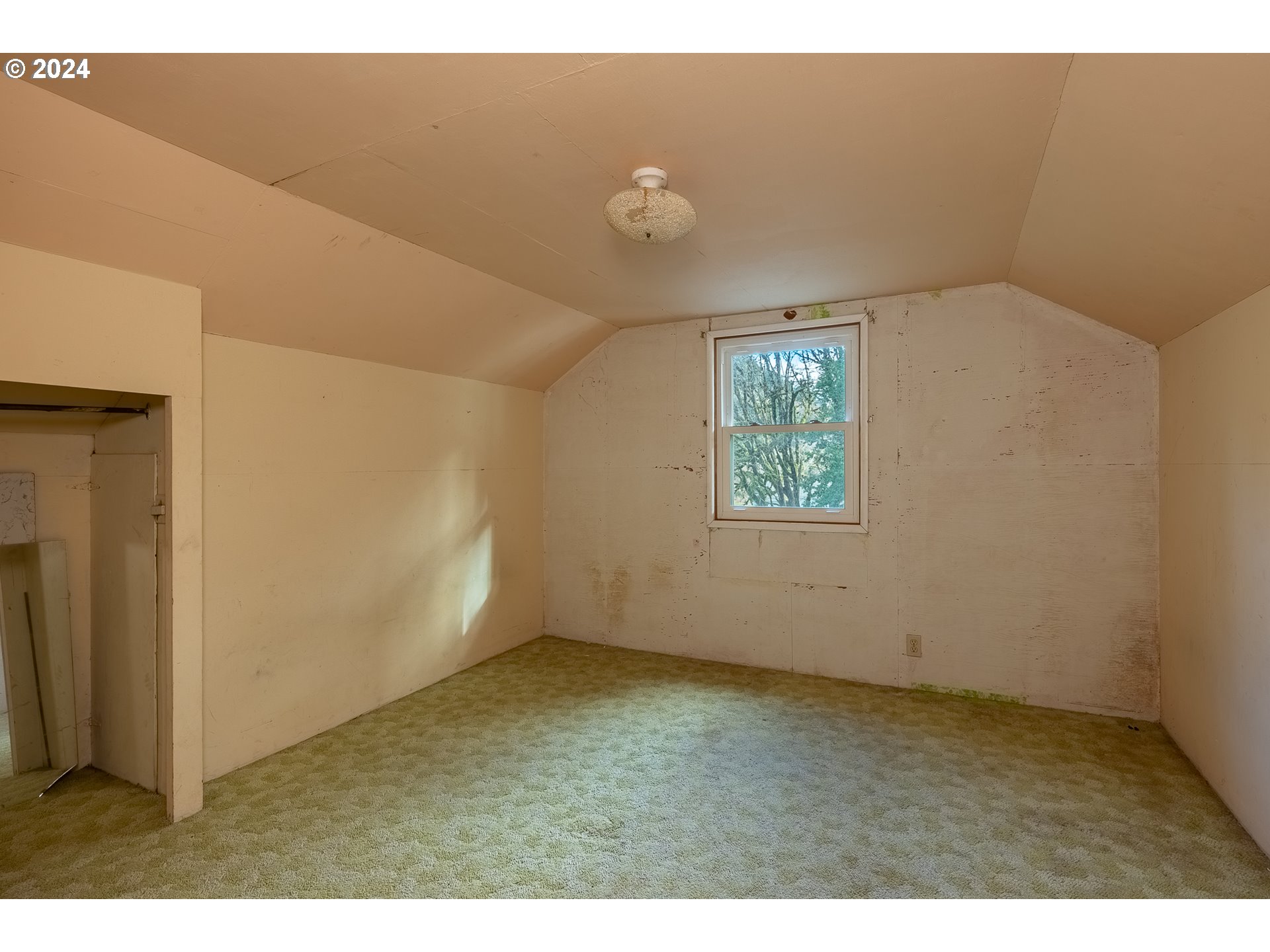9400 Highway 126 Mapleton, OR 97453 - Photo 23 of 32 Bedroom