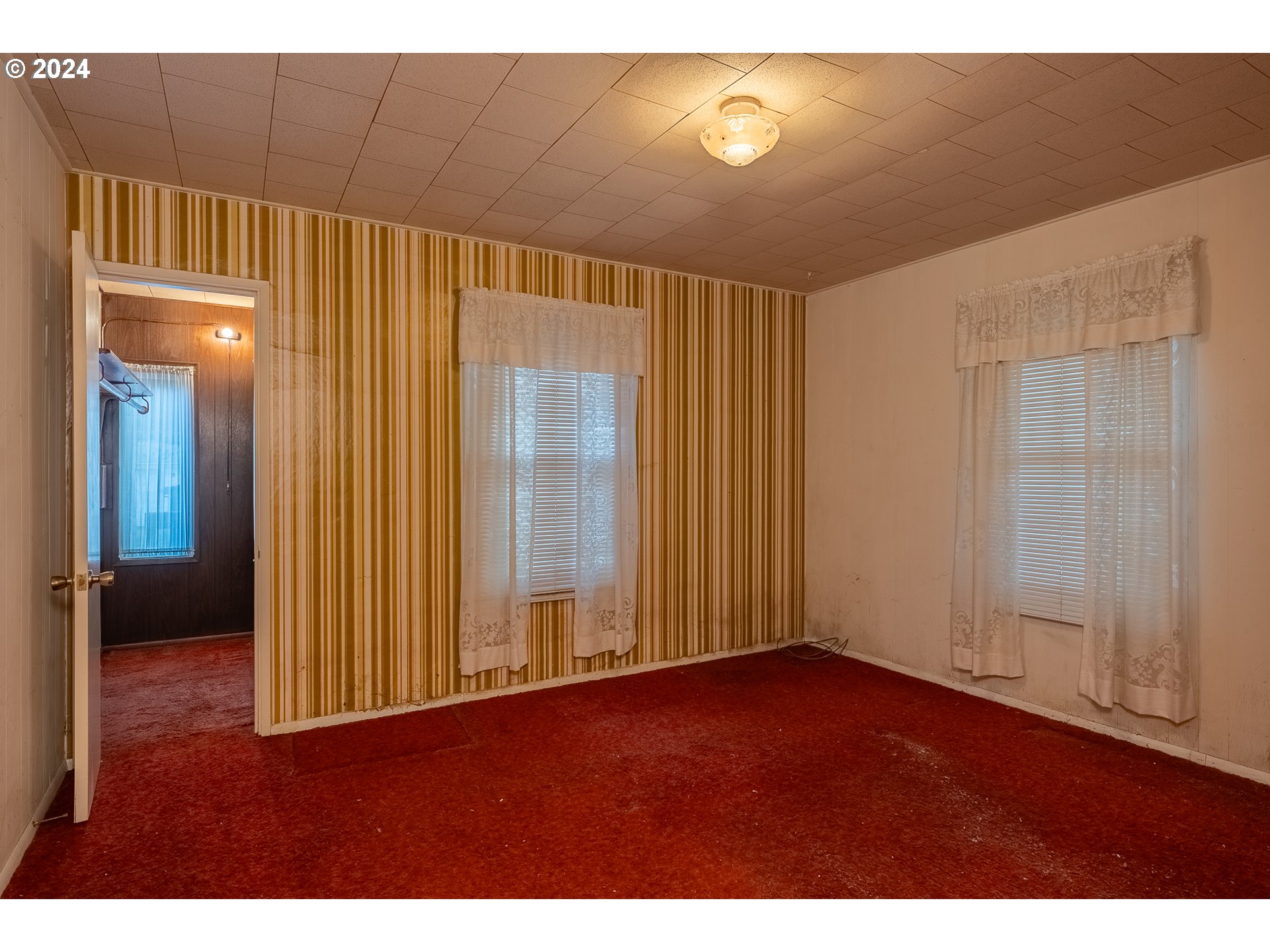 9400 Highway 126 Mapleton, OR 97453 - Photo 10 of 32 Primary Bedroom