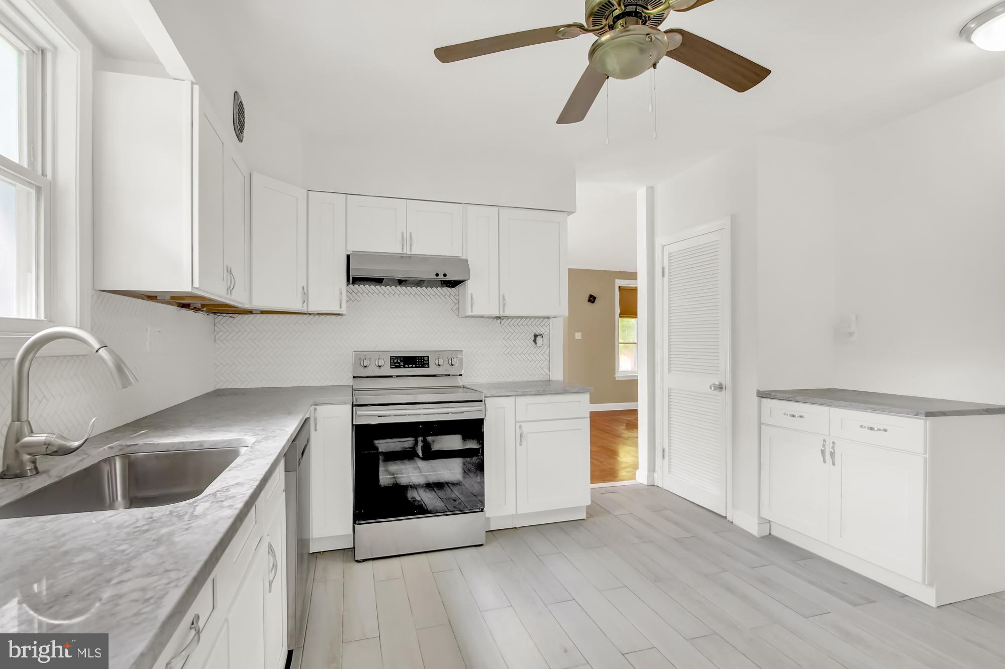 756 Mountain View Road Reading, PA 19607 - Photo 11 of 28 Kitchen