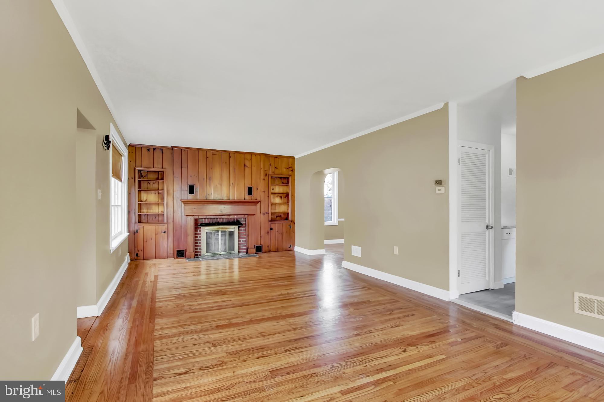 756 Mountain View Road Reading, PA 19607 - Photo 5 of 28 Living Room