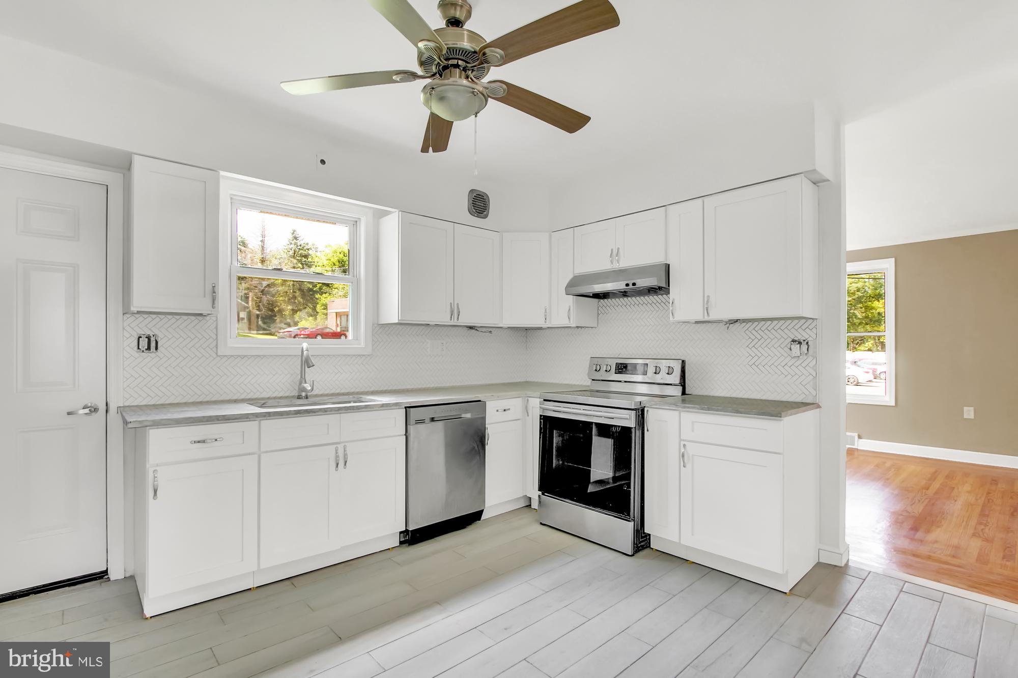 756 Mountain View Road Reading, PA 19607 - Photo 10 of 28 Kitchen
