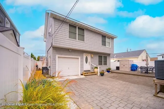 $2,250 | 2302 Grand Central Avenue, Unit B, Lavallette, NJ 08735