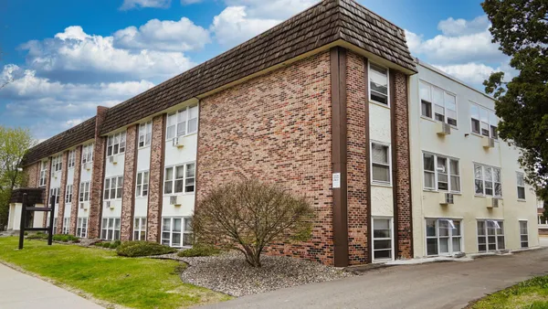 $995 | 2216 Pleasant Avenue, Unit 202, Minneapolis, MN 55404