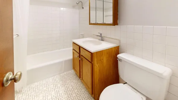 $995 | 2216 Pleasant Avenue, Unit 202, Minneapolis, MN 55404