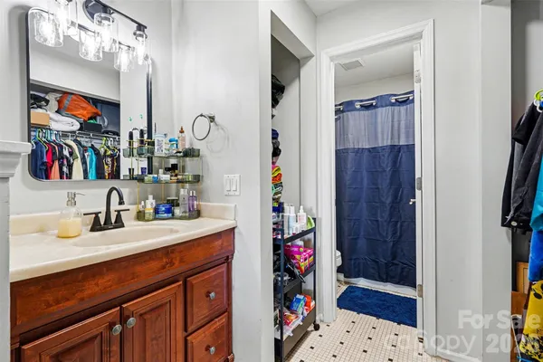 $285,000 | 2512 Cranbrook Lane, Unit 3, Charlotte, NC 28207