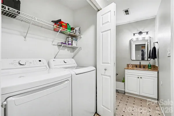 $285,000 | 2512 Cranbrook Lane, Unit 3, Charlotte, NC 28207