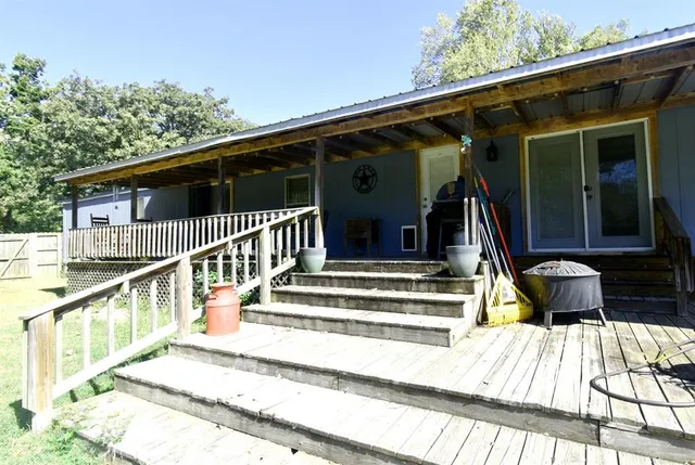 a view of a car in front of a house