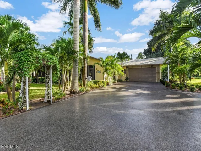 $550,000 | 1891 Seminole Harbor Drive, Alva, FL 33920