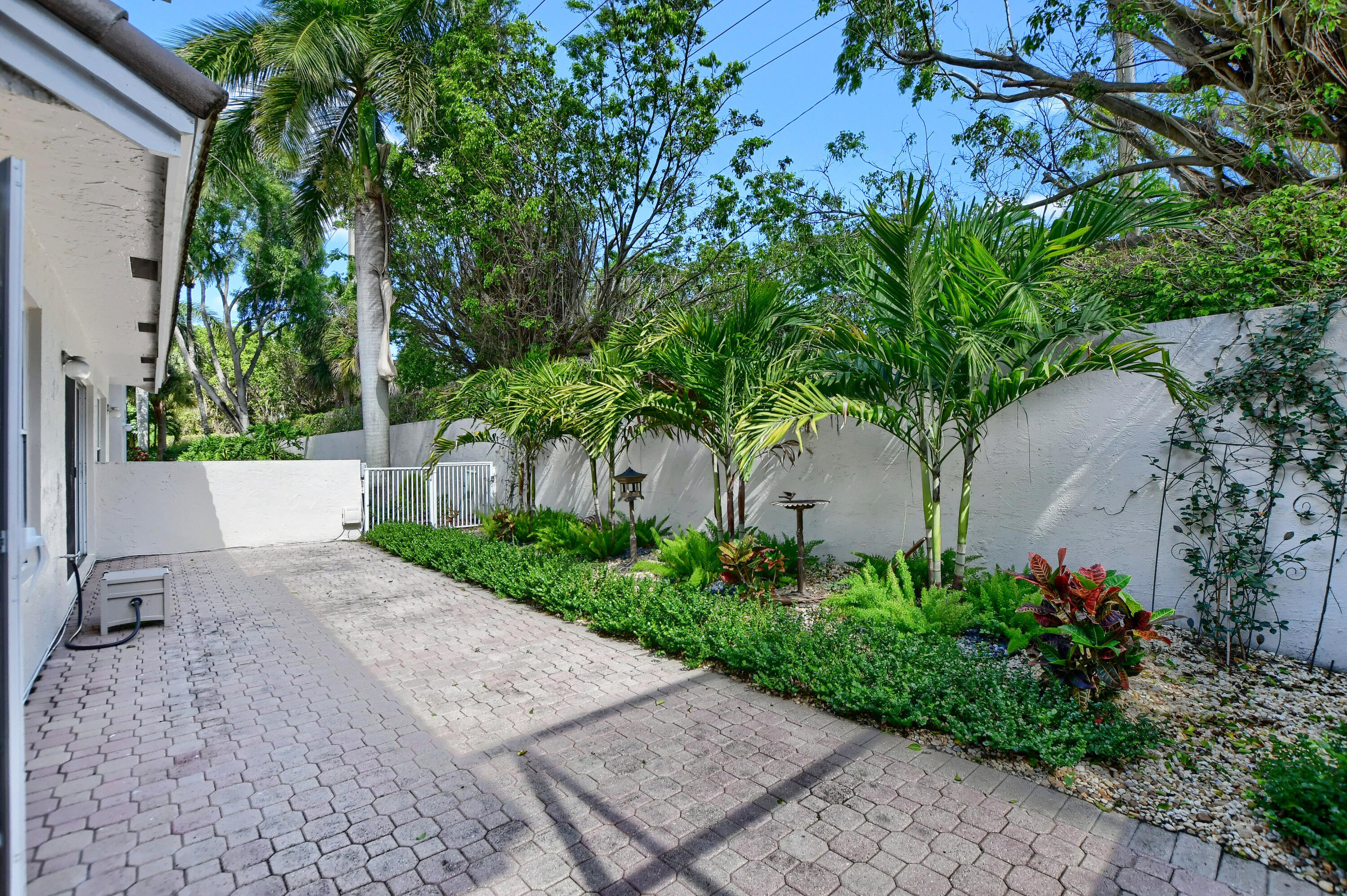 5098 Windsor Parke Drive Boca Raton, FL 33496 - Photo 17 of 25 38_ebf_5860-hdr(5)