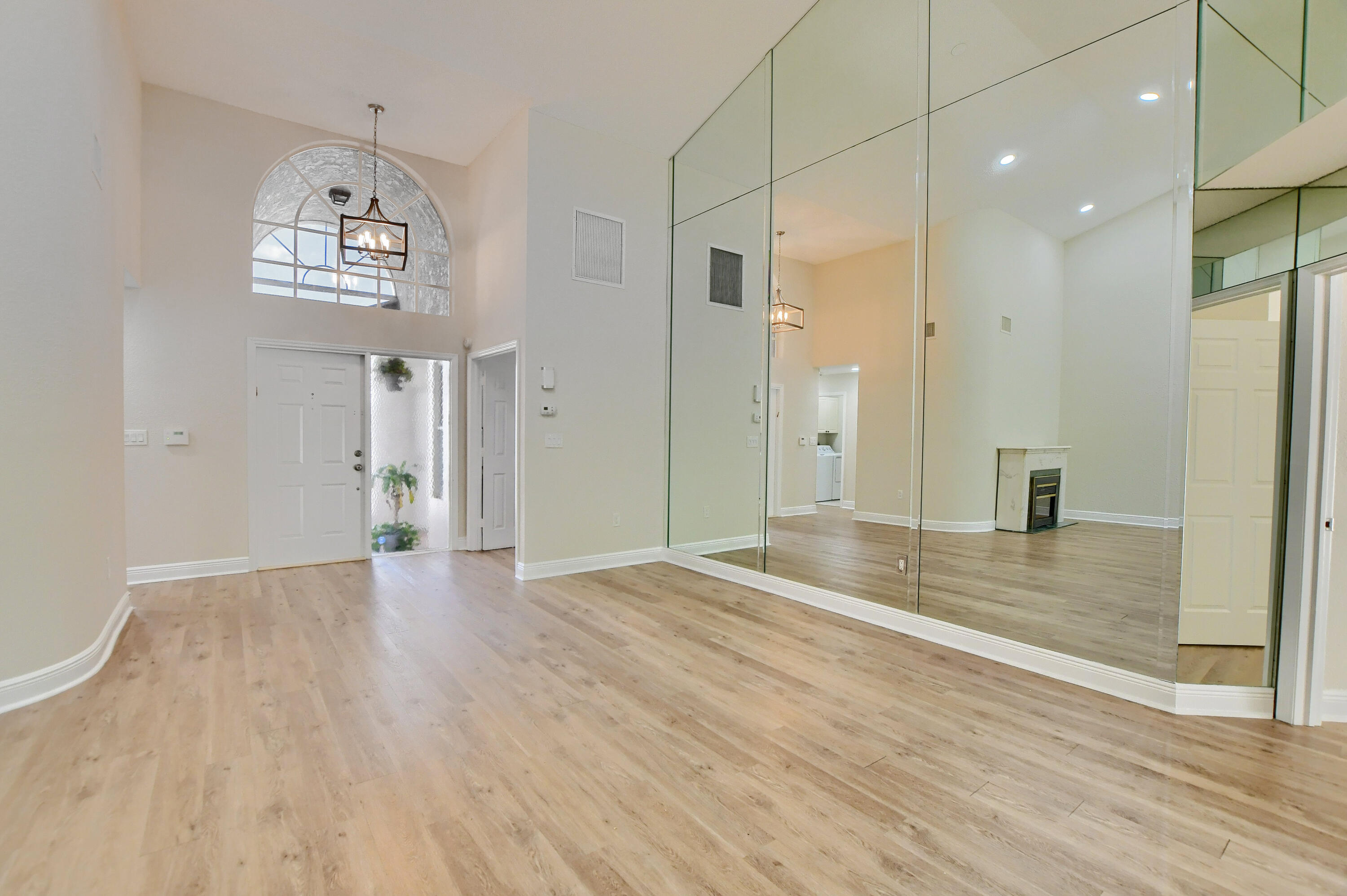 5098 Windsor Parke Drive Boca Raton, FL 33496 - Photo 4 of 25 12_ebf_5730-hdr(5)