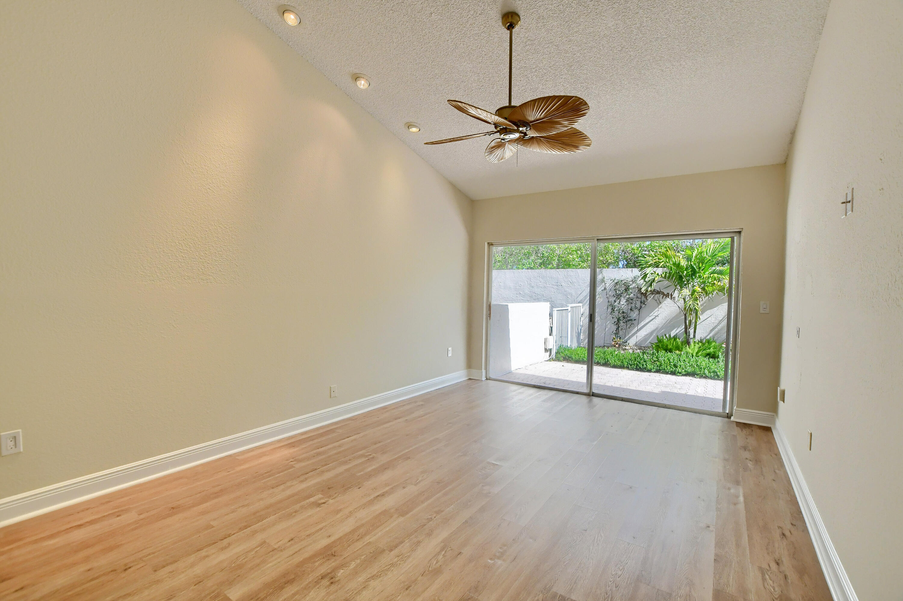 5098 Windsor Parke Drive Boca Raton, FL 33496 - Photo 7 of 25 19_ebf_5765-hdr(5)