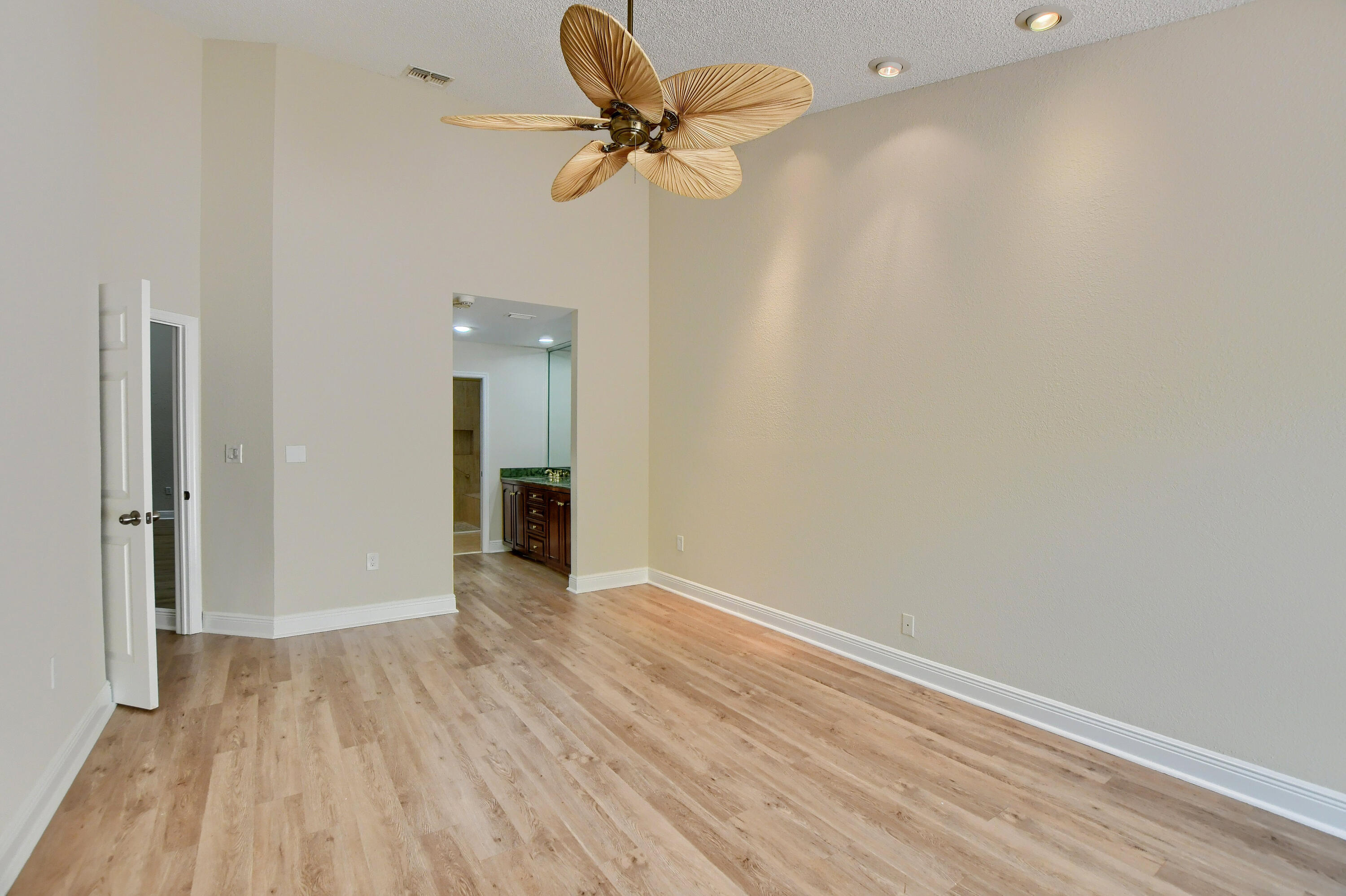 5098 Windsor Parke Drive Boca Raton, FL 33496 - Photo 8 of 25 20_ebf_5770-hdr(5)