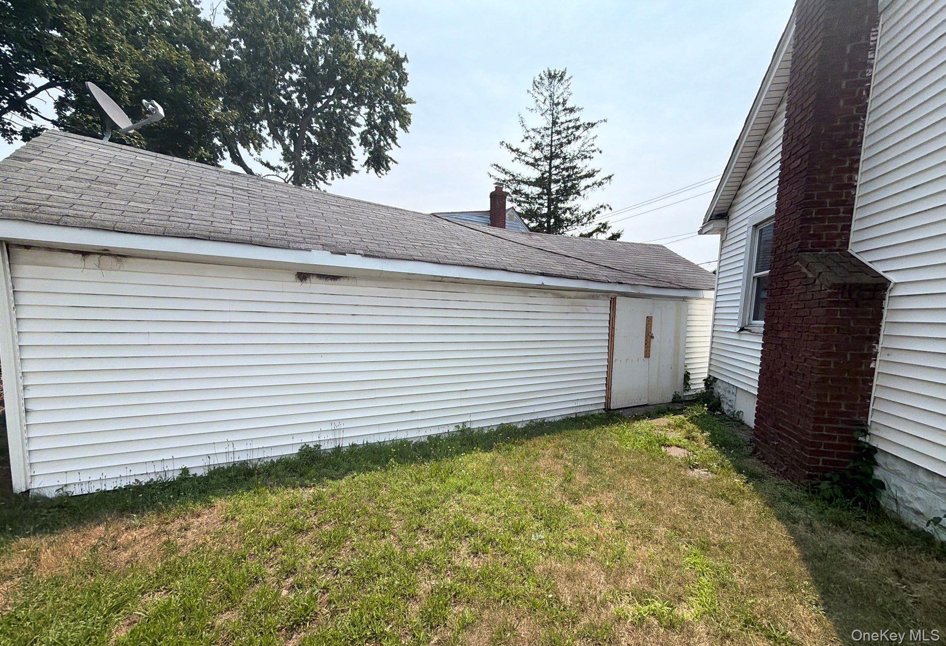 583 Straight Path West Babylon, NY 11704 - Photo 17 of 17
