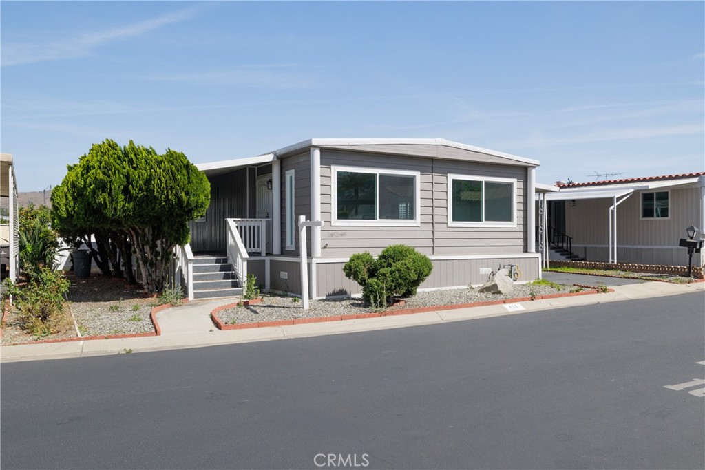 a front view of house with yard
