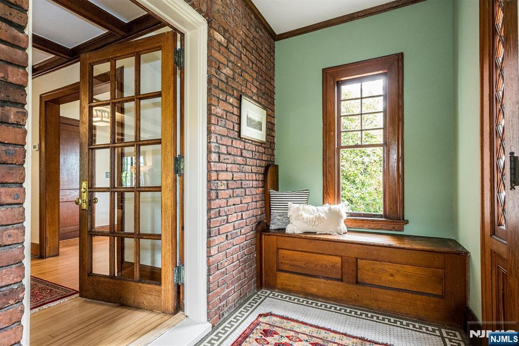 42 Hamilton Road Glen Ridge, NJ 07028 - Photo 5 of 44 Gallery Image 5