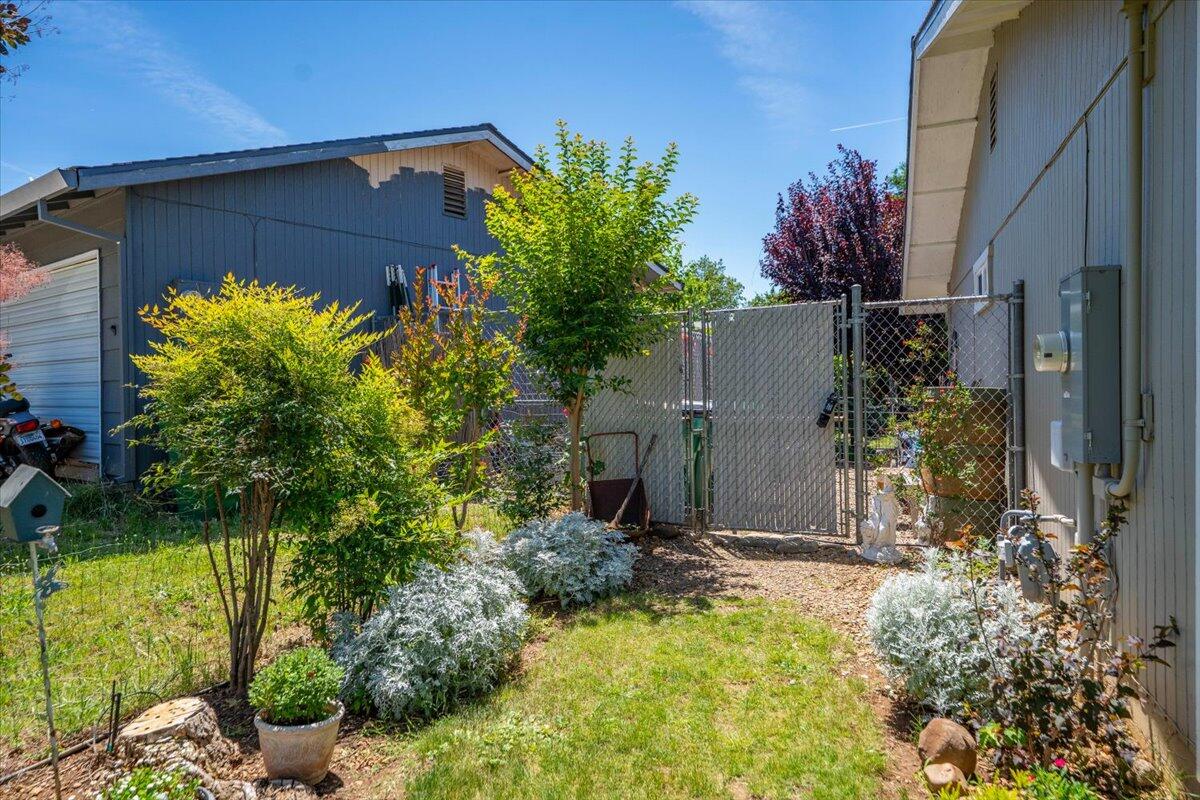 1980 Spruce Circle Anderson, CA 96007 - Photo 43 of 44 56-1980 Spruce St - E-41
