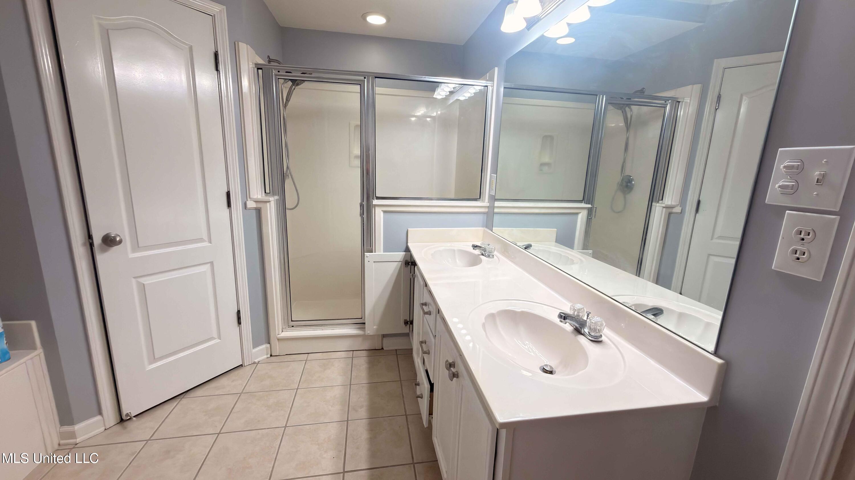 7831 Plantation Ridge Cove Olive Branch, MS 38654 - Photo 10 of 11 bong nga house_1