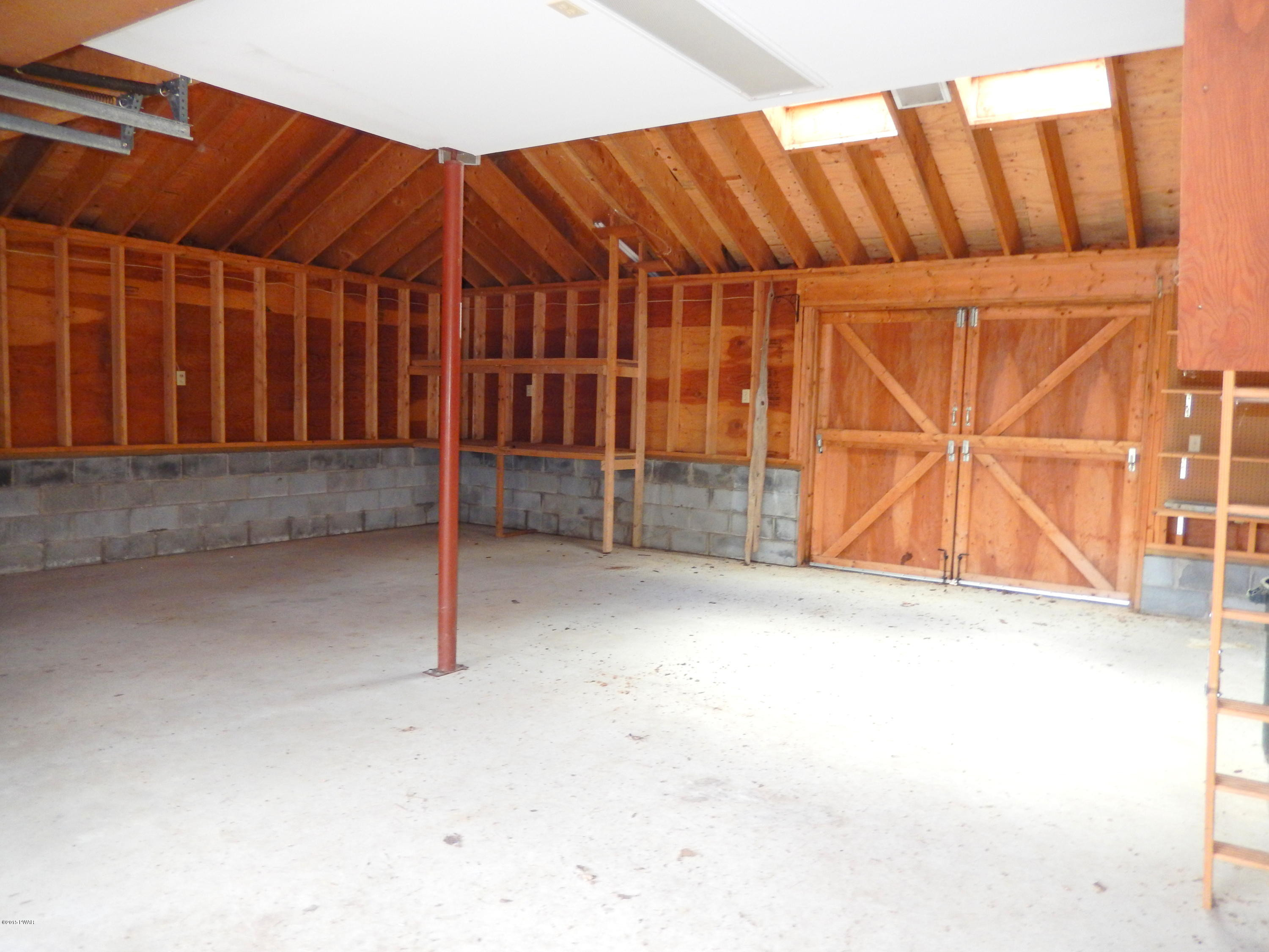 108 Fairview Hemlock Point Road Road Tafton, PA 18464 - Photo 35 of 59