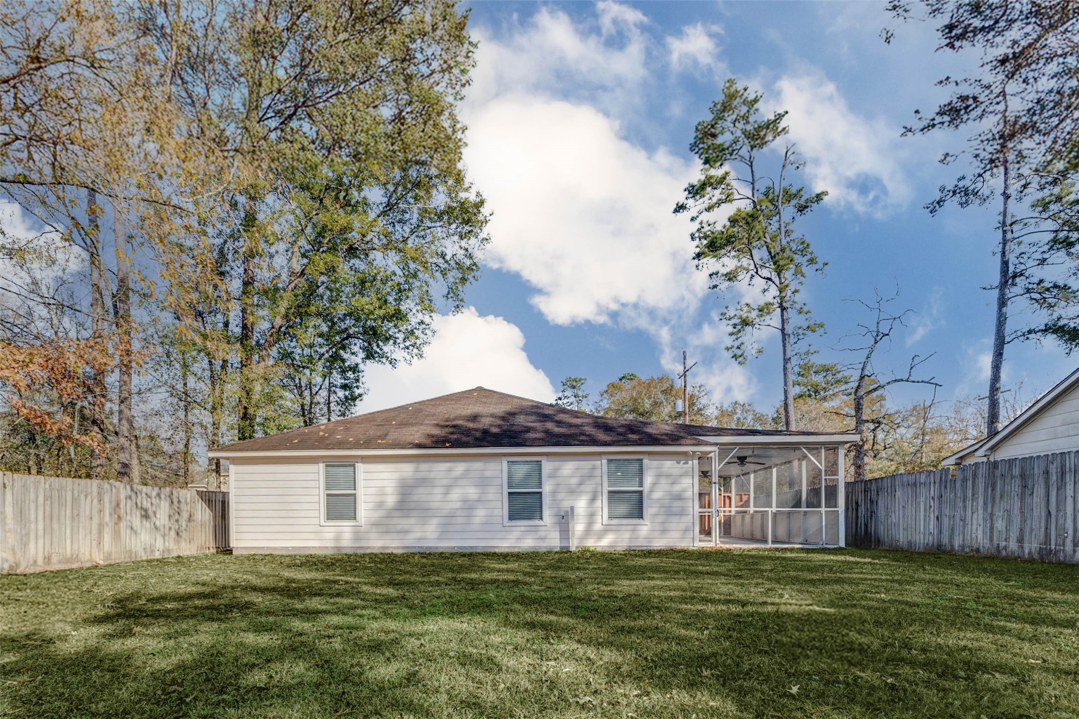 603 Springwood Drive Conroe, TX 77385 - Photo 2 of 39