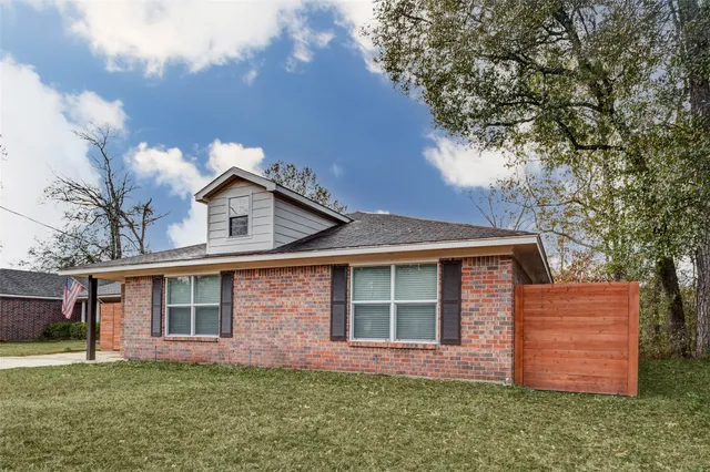 $325,000 | 603 Springwood Drive, Conroe, TX 77385