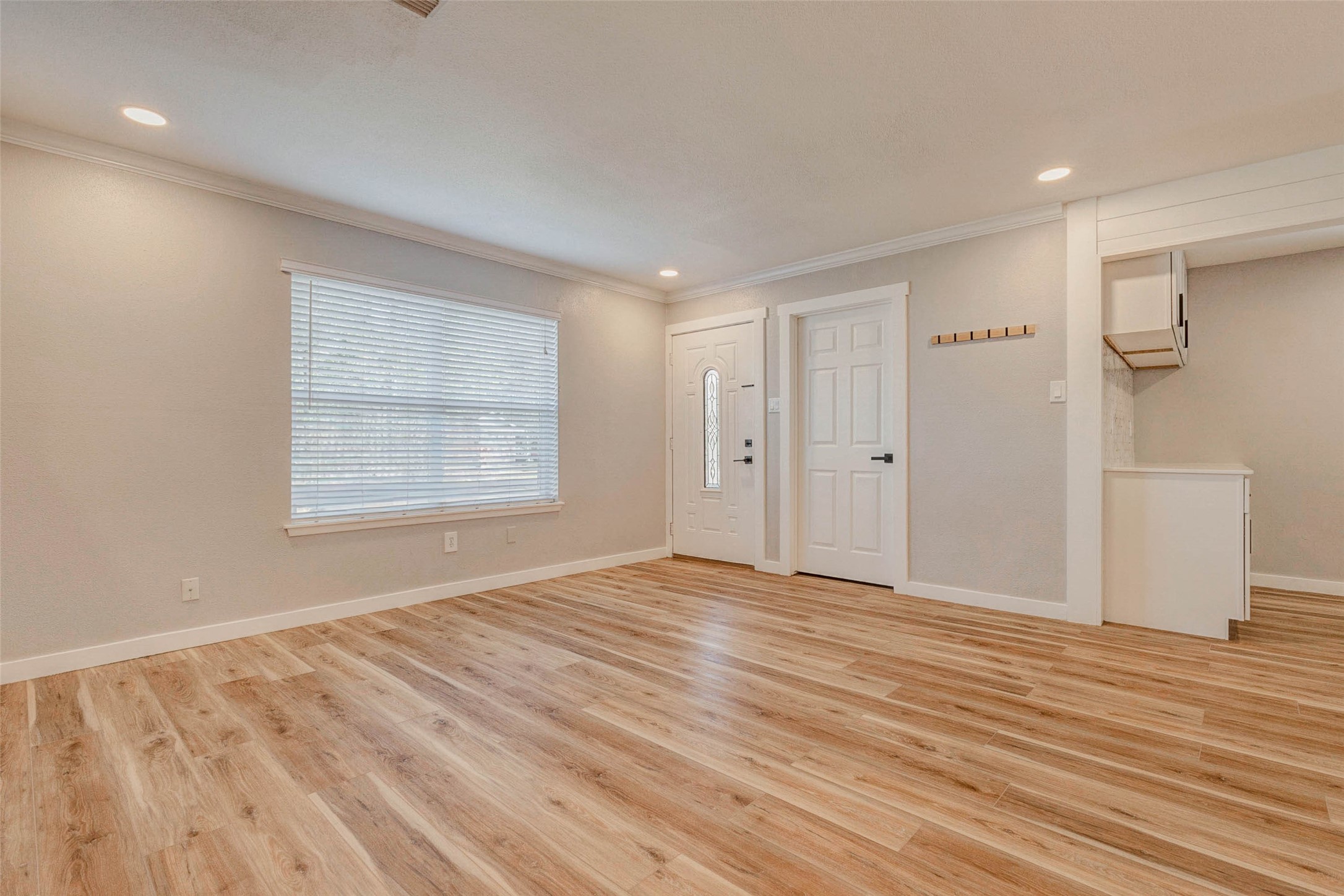 603 Springwood Drive Conroe, TX 77385 - Photo 7 of 39