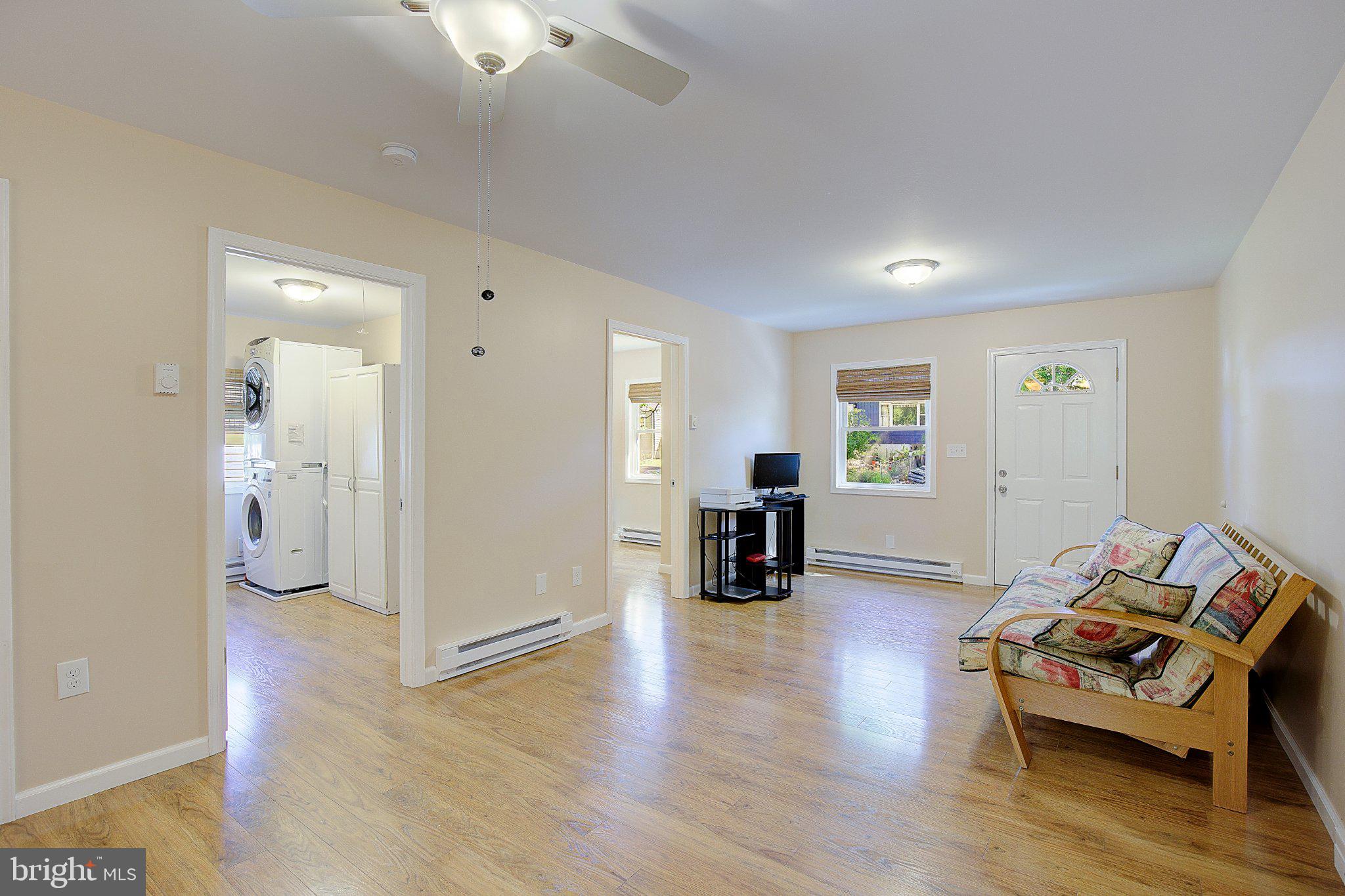 1718 Ridgely Road Edgewater, MD 21037 - Photo 11 of 19 Bright and inviting open space.