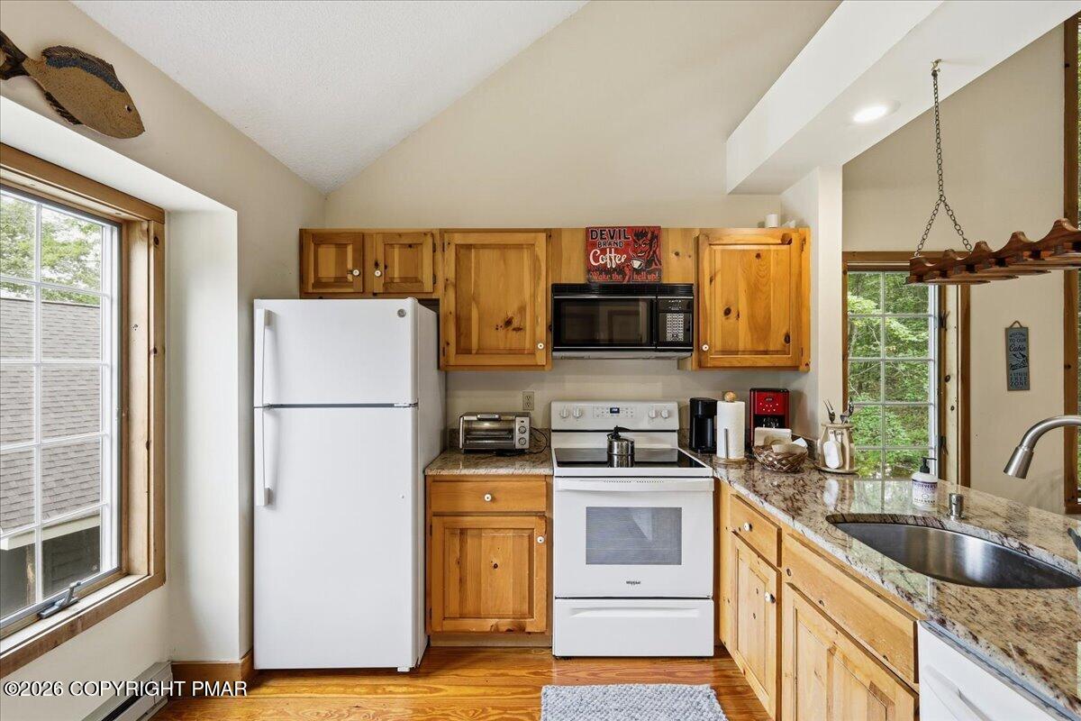 128 Short Hill Rd Lake Lake Harmony, PA 18624 - Photo 9 of 44 Kitchen
