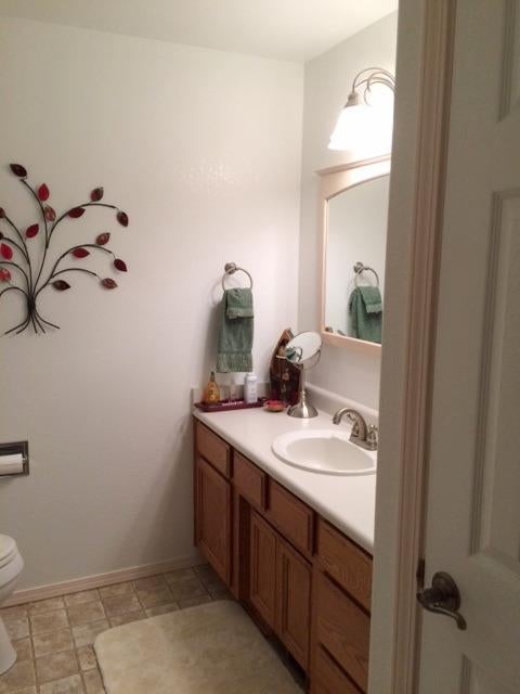 435 South Old Stage Road Cave Junction, OR 97523 - Photo 18 of 22 master bathroom