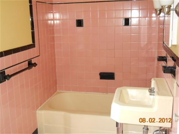 173 Abbott Street Springfield, MA 01118 - Photo 14 of 19 a bathroom with a sink and a bathtub