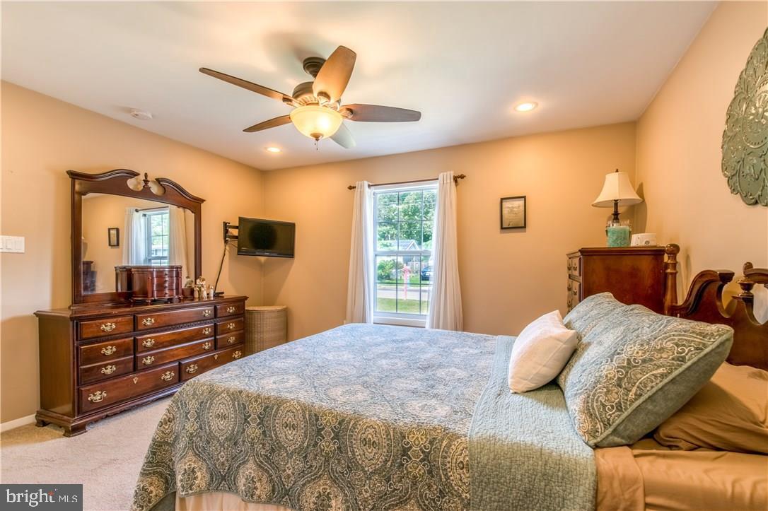 161 Bowsprit Road Manahawkin, NJ 08050 - Photo 16 of 38