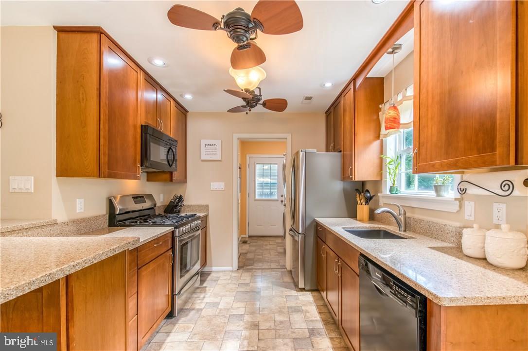 161 Bowsprit Road Manahawkin, NJ 08050 - Photo 4 of 38