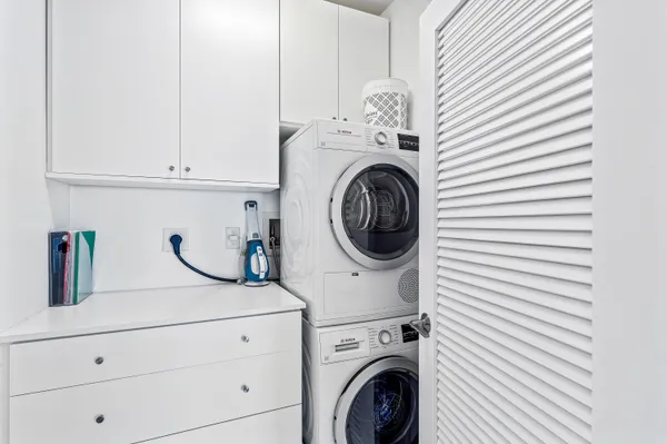 a view of kitchen with washer and dryer